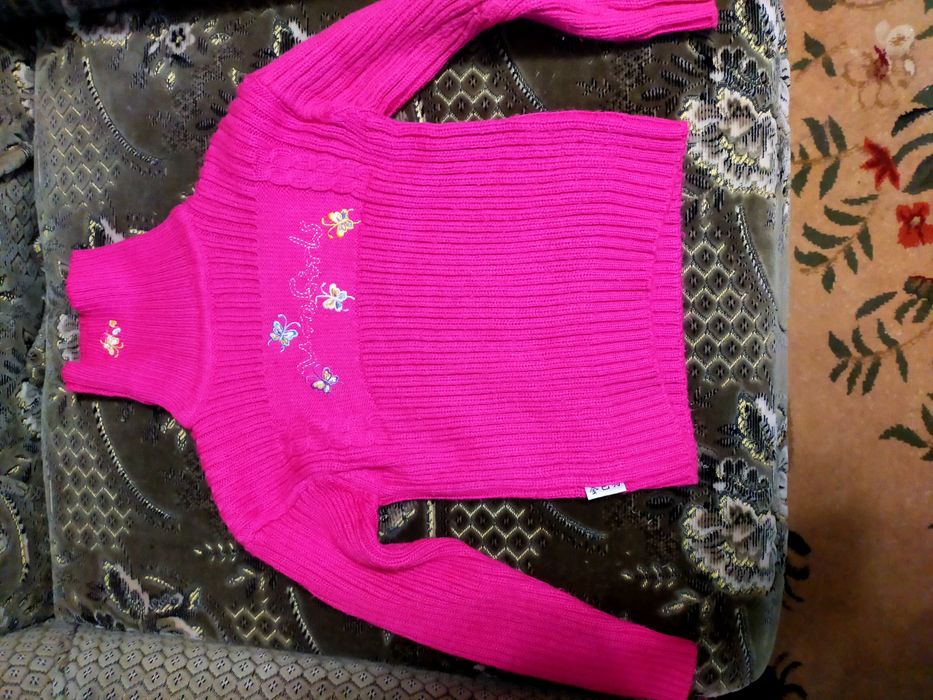 Теплый свитер в отличном состоянии