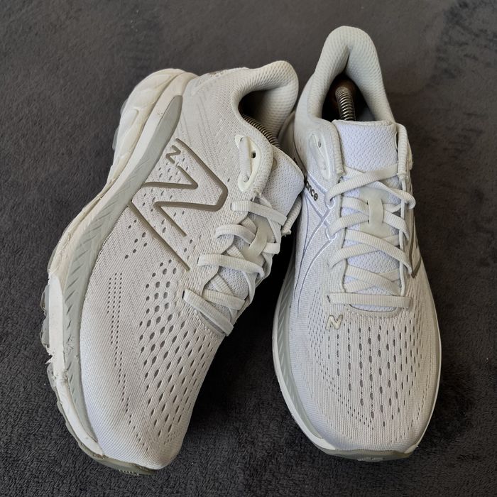 Жіночі кросівки New Balance 860. P. 39.