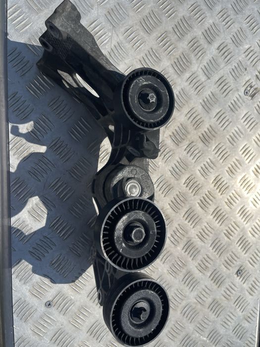 Натяжной ролик ремня ГРМ
