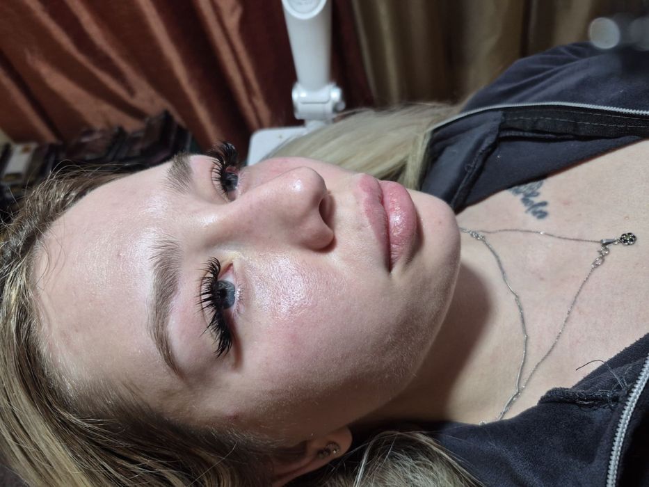 Нарощування вій