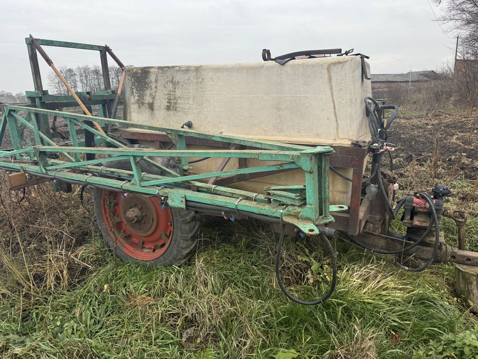 Продам оприскувач оп- 2000