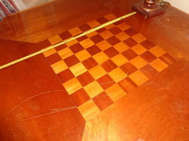 Mesa Com Embutido de Xadrez