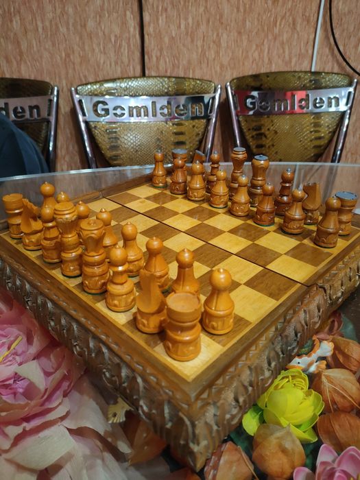 Игровой набор деревянные резные с утяжелителями Шахматы 35х35 см.