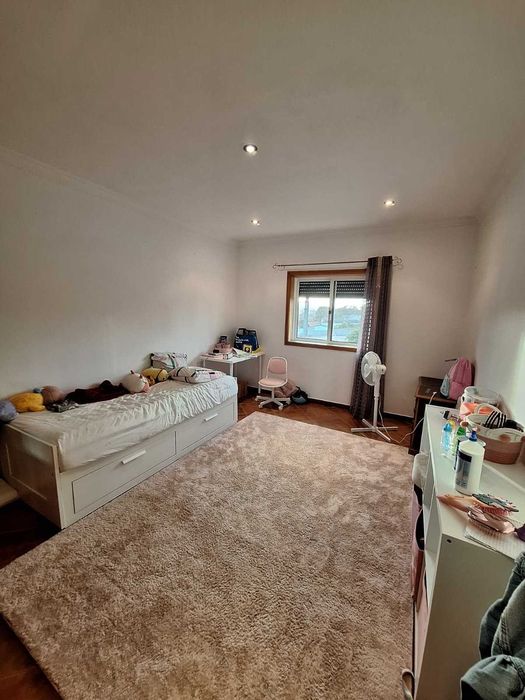 Moradia T4 totalmente independente mobilada e equipada