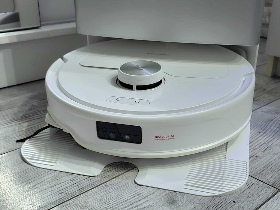 Roborock Qrevo Master robot odkurzający z funkcją wycierania i wysuwanym mopem, konstrukcja FlexiArm HyperForce