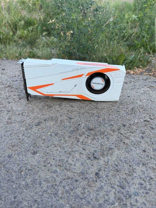 NVIDIA GeForce GTX 1080 Ti 11 ГБ GDDR5X / Виробник Gigabyte