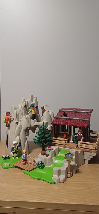Playmobil chatka w górach