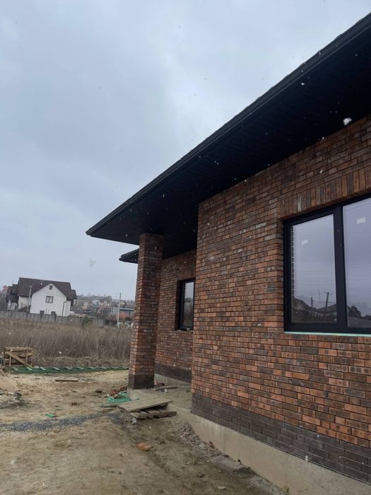 Монтаж водостічних систем. Підсофіт. Парапети. Утеплення буднків.