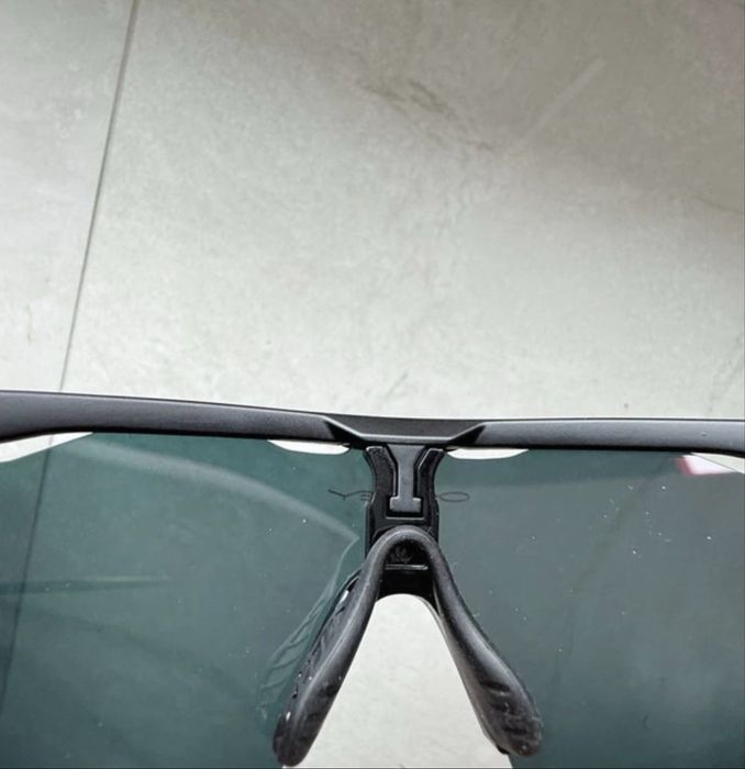Okulary Oakley czerwone