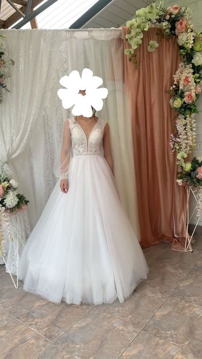 Сукня весільна кольору айворі