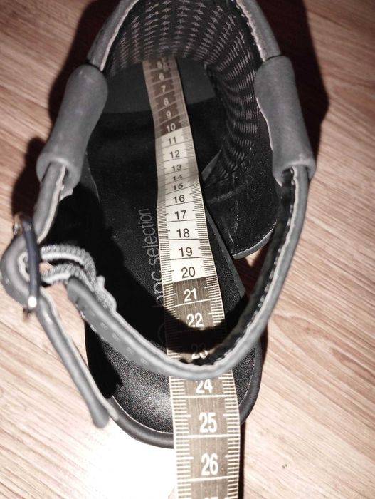 Nowe sandały ażurowe