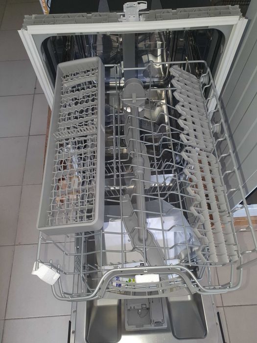 Maquina de lavar louça bosch encastre nova!