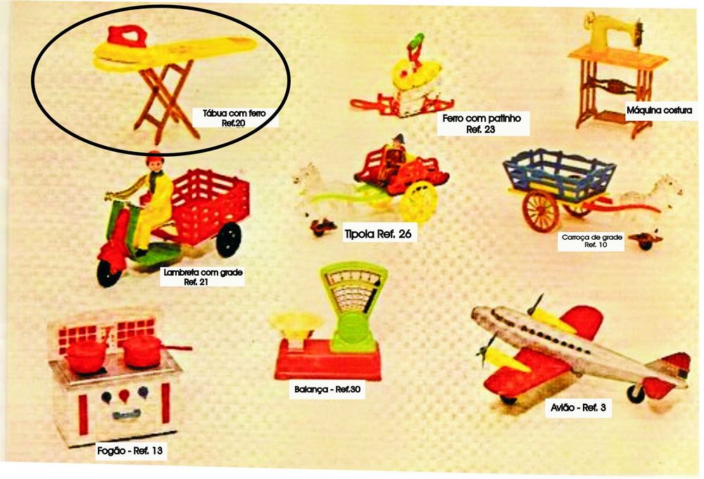 PEPE - Tábua de passar antiga com ferro feita em plástico e chapa