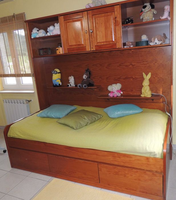 Cama estúdio com armário e estantes - como novo