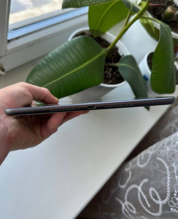 iPad 8 покоління 32 ГБ, LTE, 10,2