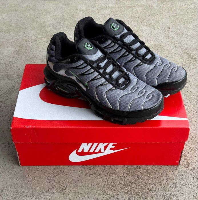 Нові кросівки Nike Air Max Plus у 2 кольорах. Розміри 38 40 41