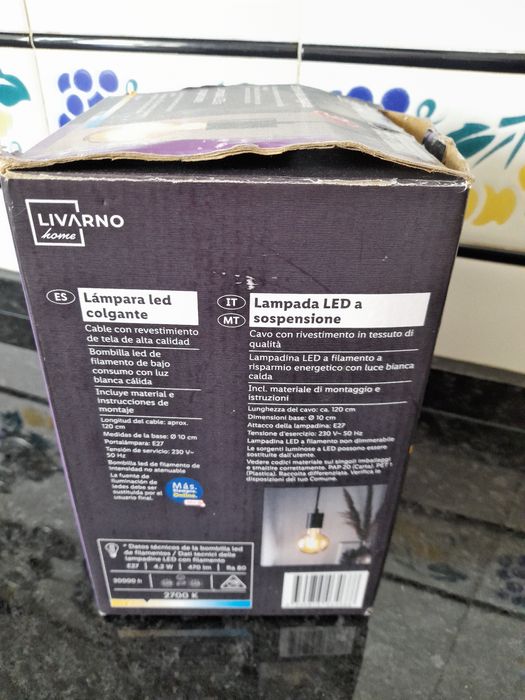 Candeeiro de teto novo.