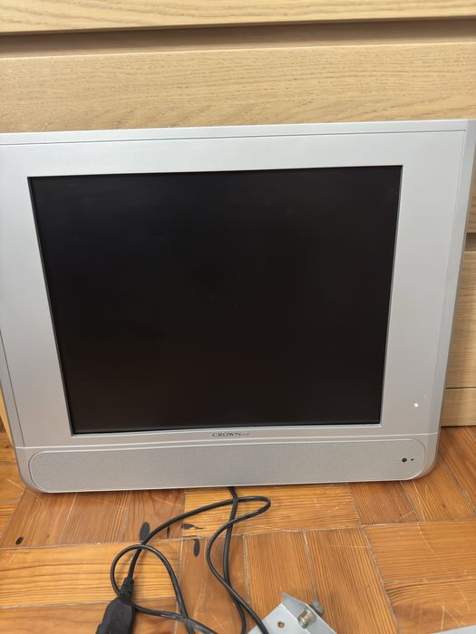 TV LCD Crown Japan 19” – Compacta e Pronta a Usar!