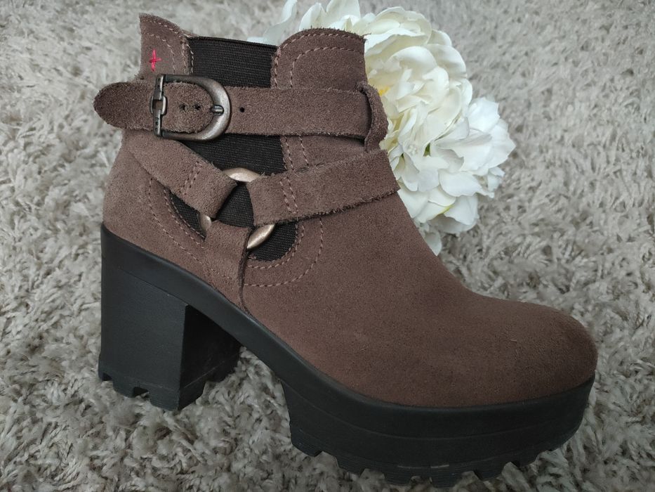 Botins em pele estilo Chelsea
