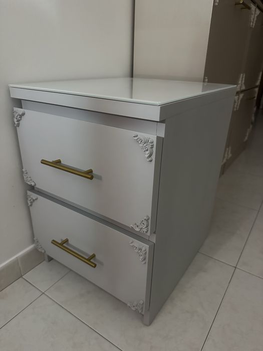 Mesa Cabeceira Malm pintada Cinzento com vidro