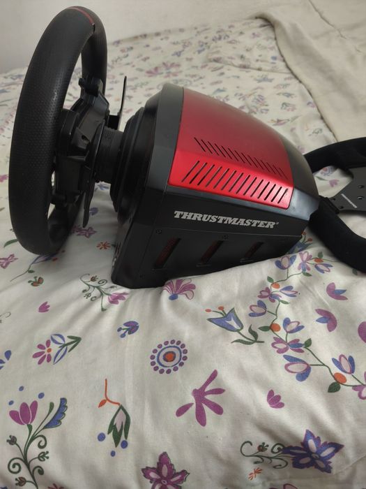 Volante, pedais thrustmaster