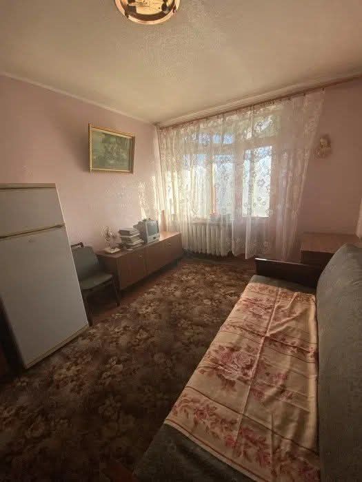Оренда кімнати в гуртожитку з балконом