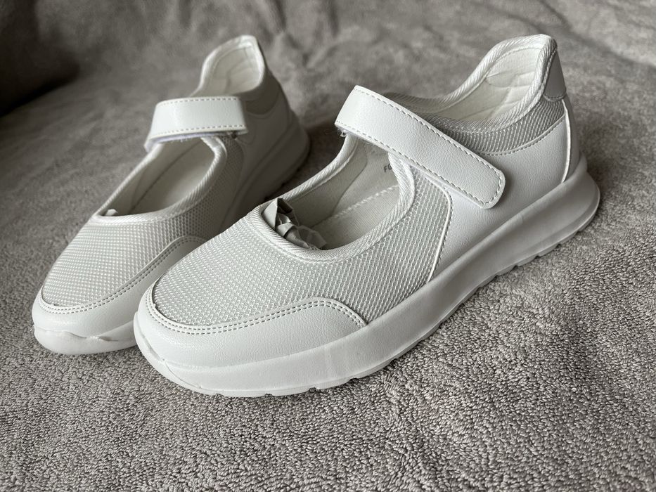 Сліпони на дівчинку 35р