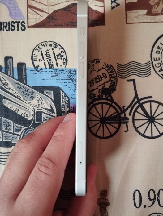 iPhone 12  на 64 ГБ, АКБ 79%, гарний стан