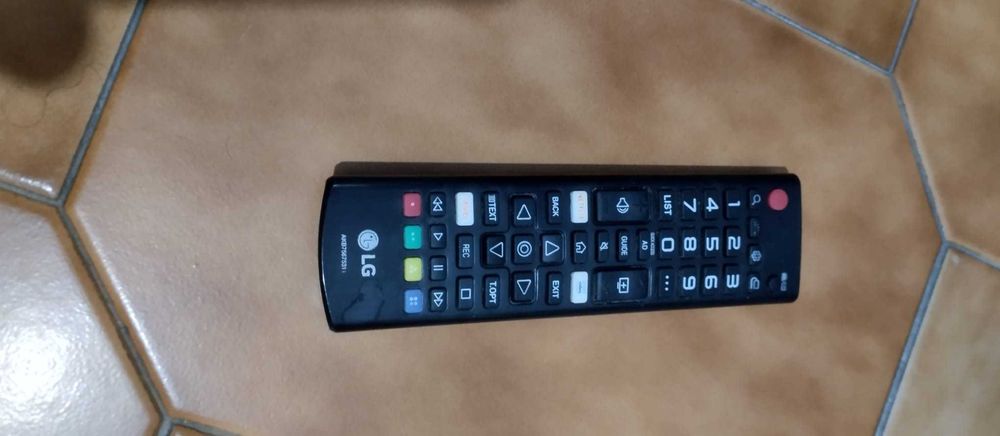 TV LCD  marca LG 49`` com avaria