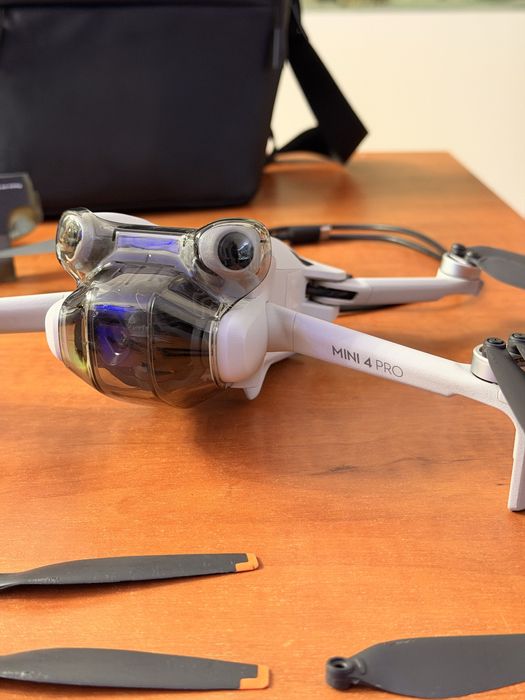 DJI Mini 4 Pro + RC II (Display) | Como Novo | DJI Care