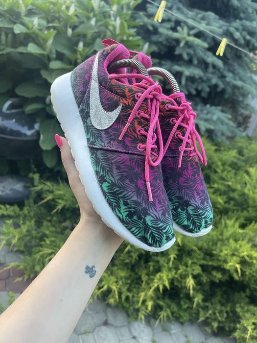Кросівки для бігу Nike Girls Roshe Run Green Pink 677784-602