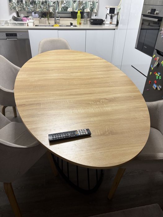 Mesa de jantar oval