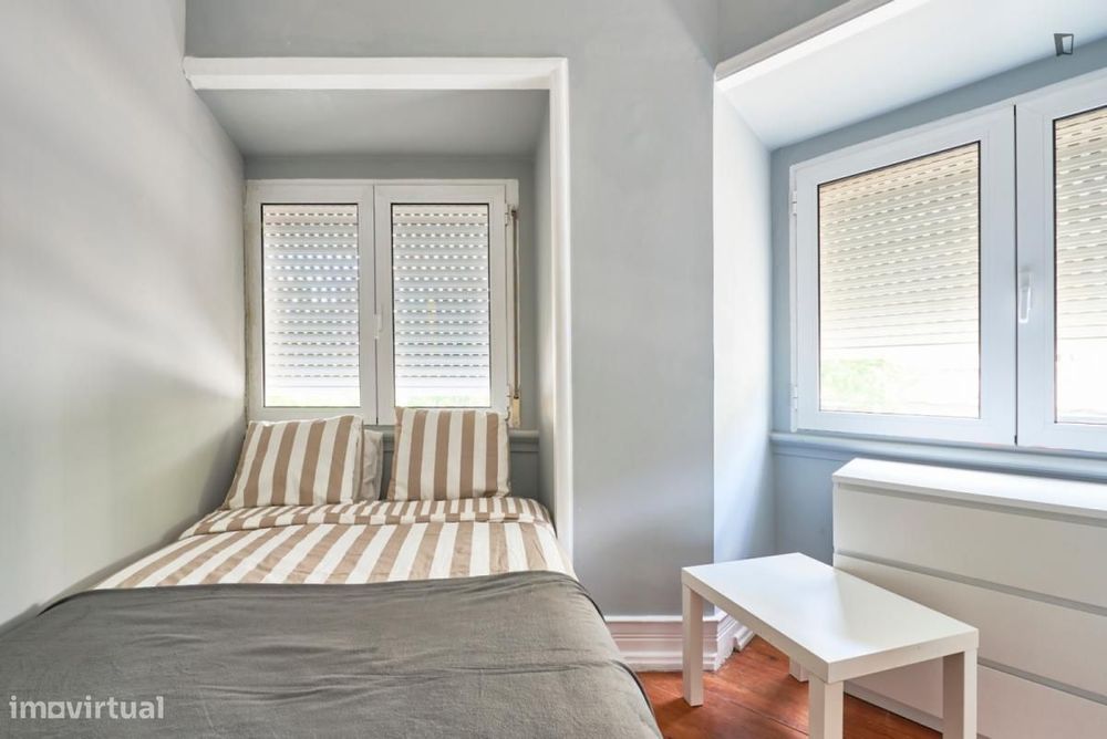 Quarto - localizado em Entrecampos Lisbon