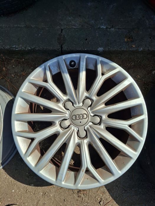 Vendo conjunto 4 jantes audi + 2 pneus