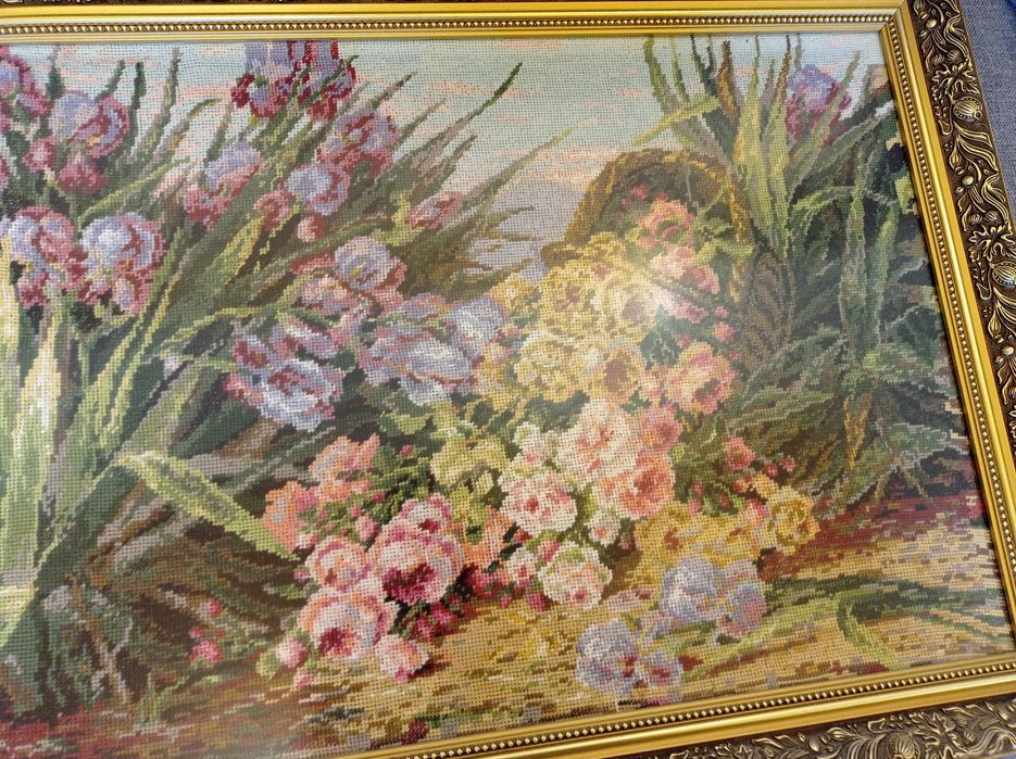 Obraz haftowany kwiaty w koszu / irysy