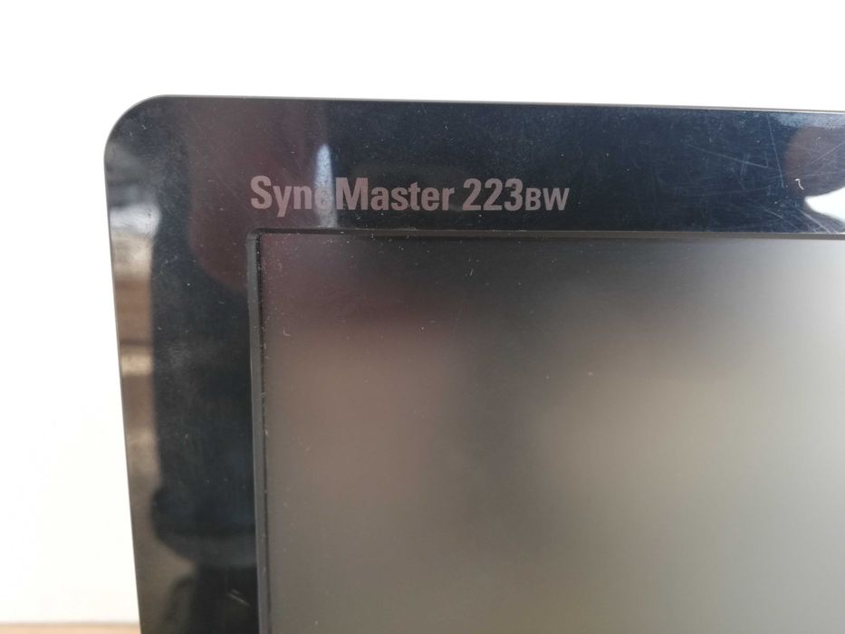 Monitor Samsung SyncMaster 223BW - 22 cale uszkodzony