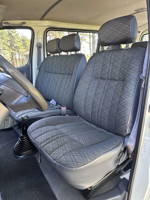 Toyota HiAce 2.4D | 6 lugares