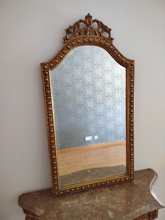 Antiga e lindíssima Credência e Espelho