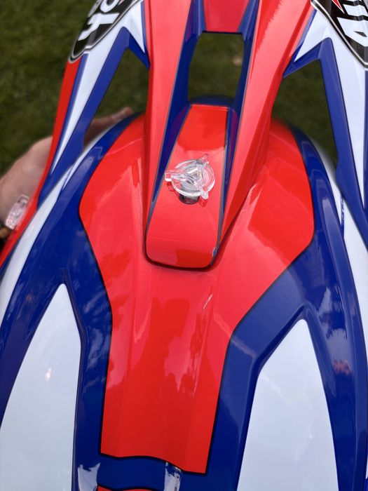 Capacete airoh semi novo