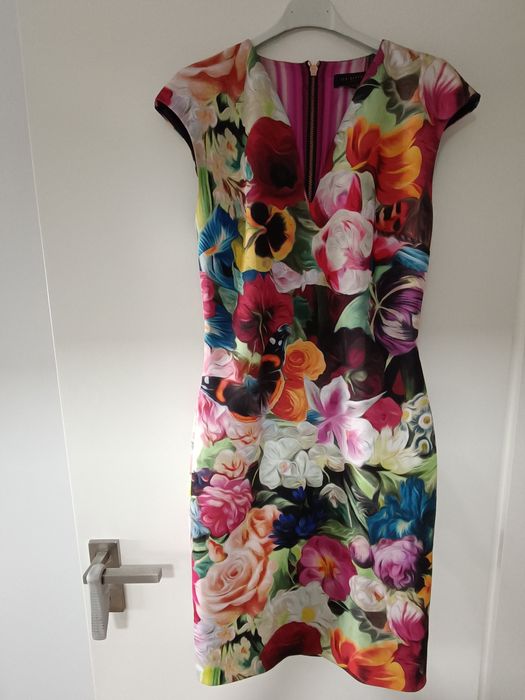 Vestido Ted Beker novo