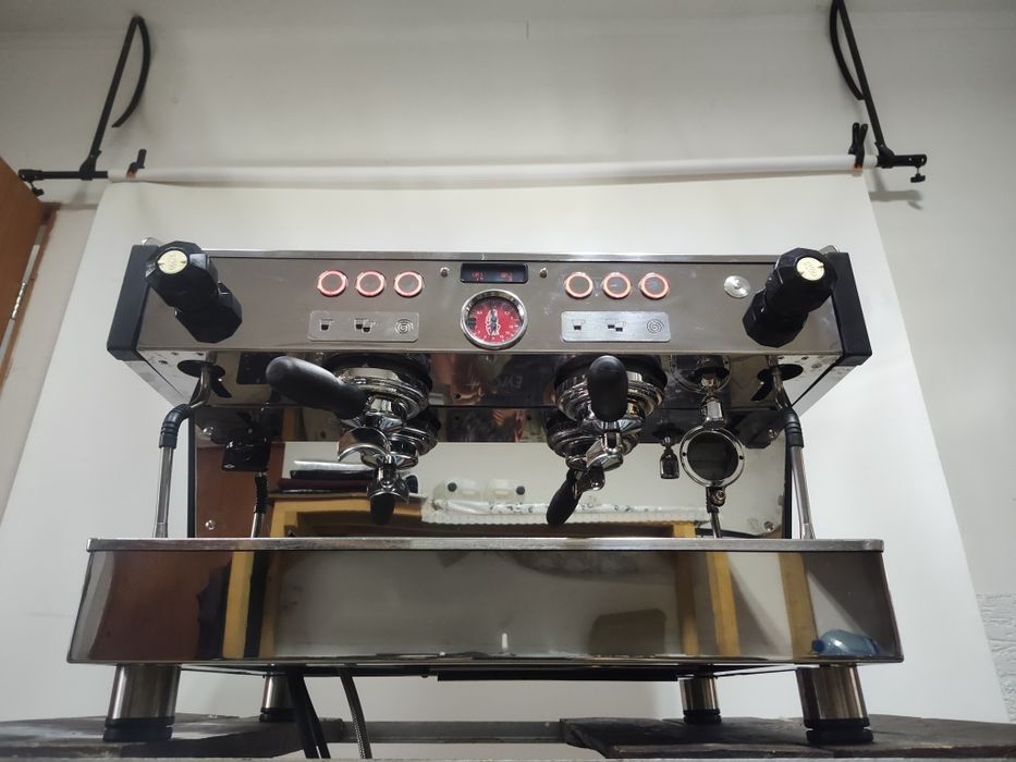 Професійна кавомашина La marzocco linea pb