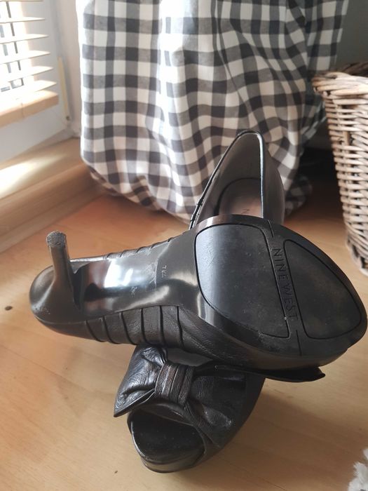 Szpilki na koturnie firmy Nine West rozmiar 39.