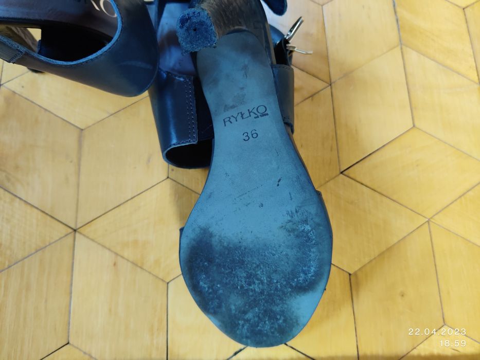 Buty skórzane szare marki Ryłko