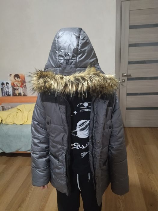 Куртка сіра з хутровим капюшоном