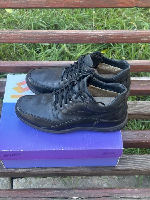 Продам ботинки clarks в хорошем состоянии 44 размер, 295 по стельке.
