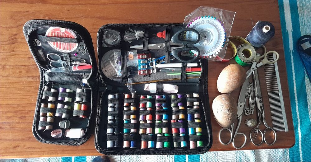 Utensílios de costura novos para pequenos arranjos
