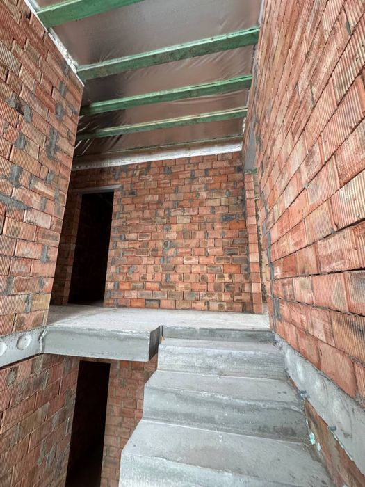 Дуплекс в Стоянці поруч з лісом . 4.5 сотки