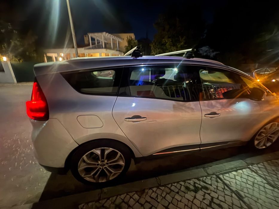 Renault Scénic 1.5 dCi Diesel | 2017 | 7 Lugares | GPS | CarPlay / Android Auto