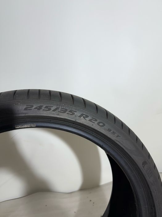 Opona Pirelli P-Zero 245 35 r20  2022