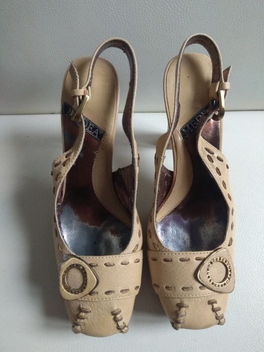 Босоножки кожаные на lплатформе бежевые